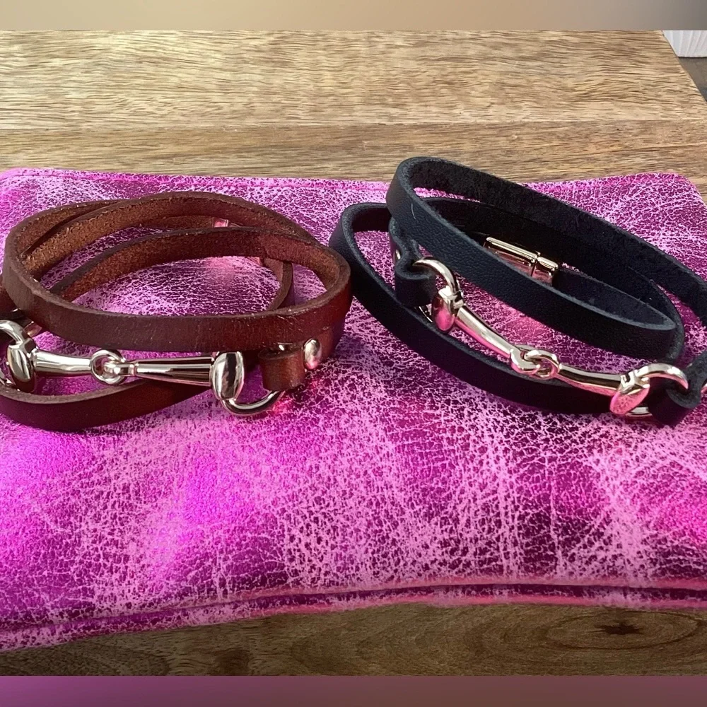 🌸Leather Horse Bit Bracelet Black or Brown, in Gold Tone - Picture 3 of 7